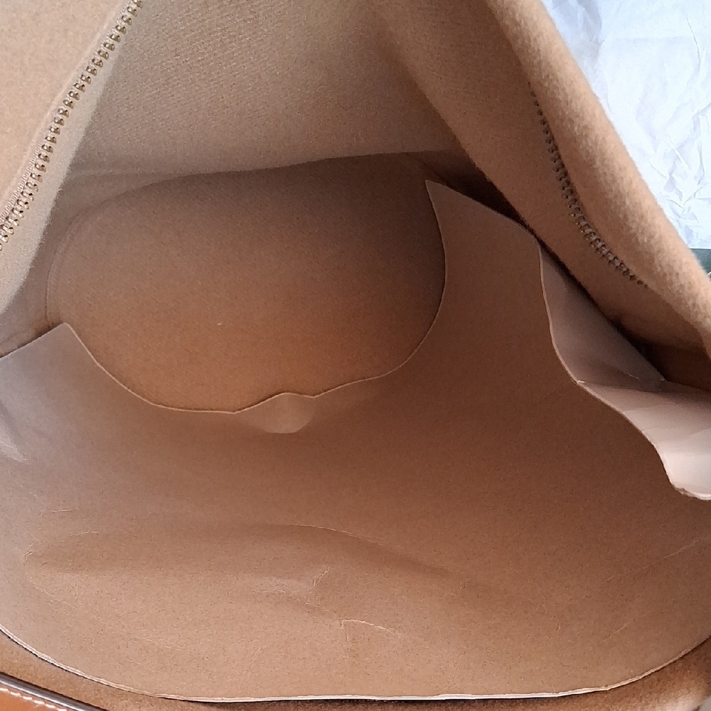 Ralph Lauren-Polo Flannel Bellport Sling Bucket Bag. Color is Camel. NWT. - Picture 10 of 14